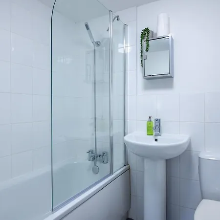 Charming 1-br Hideaway On 3*