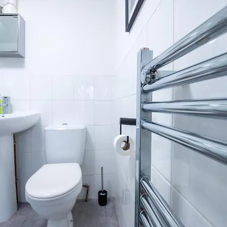 Charming 1-br Hideaway On Bristol