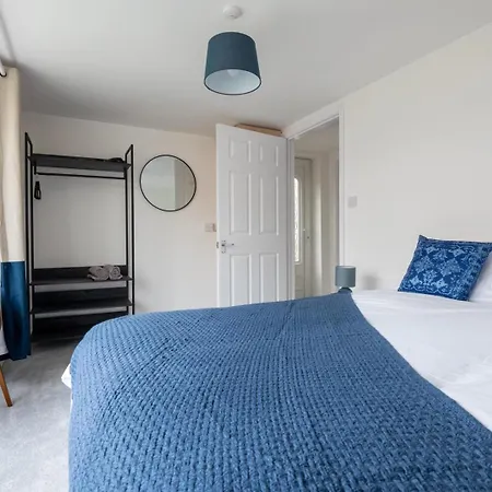 Charming 1-br Hideaway On Guest house